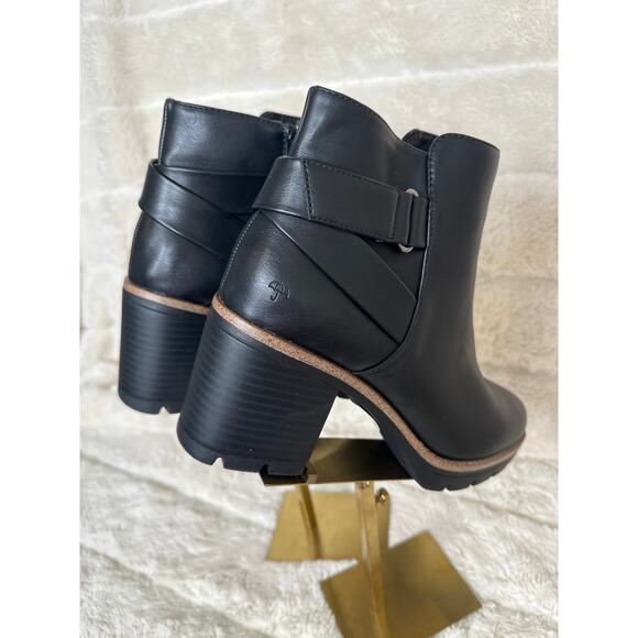 Naturalizer 9 M Madalynn Strap Weatherproof Heeled Boots Rain Repellent - Picture 2 of 5